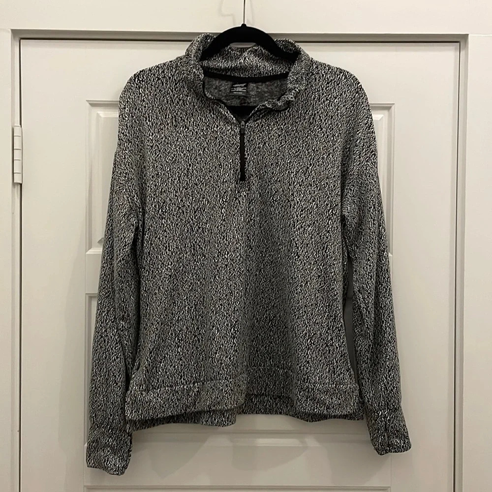 Women's Avia quarter zip sweatshirt size large (12-14) black/white